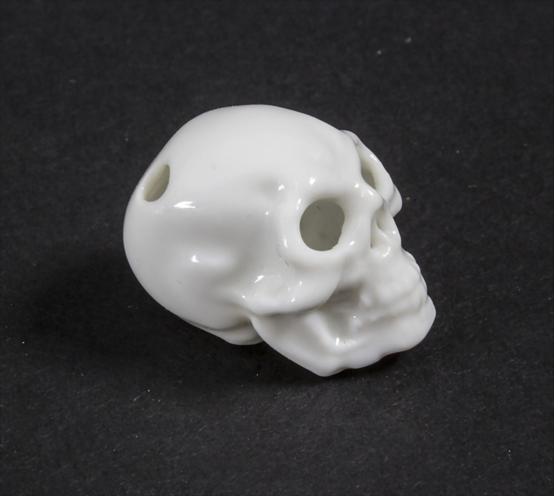 Miniatur Totenschädel / A miniatur skull, Nymphenburg, 20. Jh. - Bild 3 aus 6