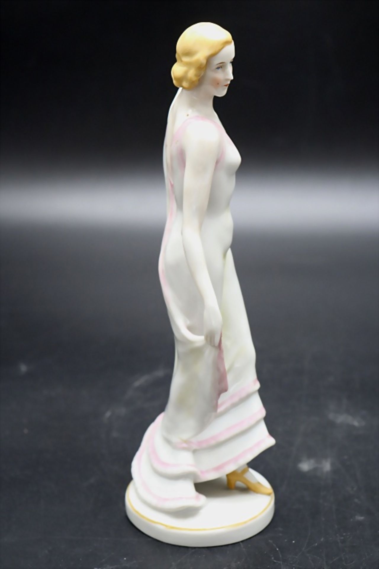 Art Déco Figur 'Elegante Tänzerin' / An Art Deco figurine of an elegant dancer, ... - Image 2 of 5