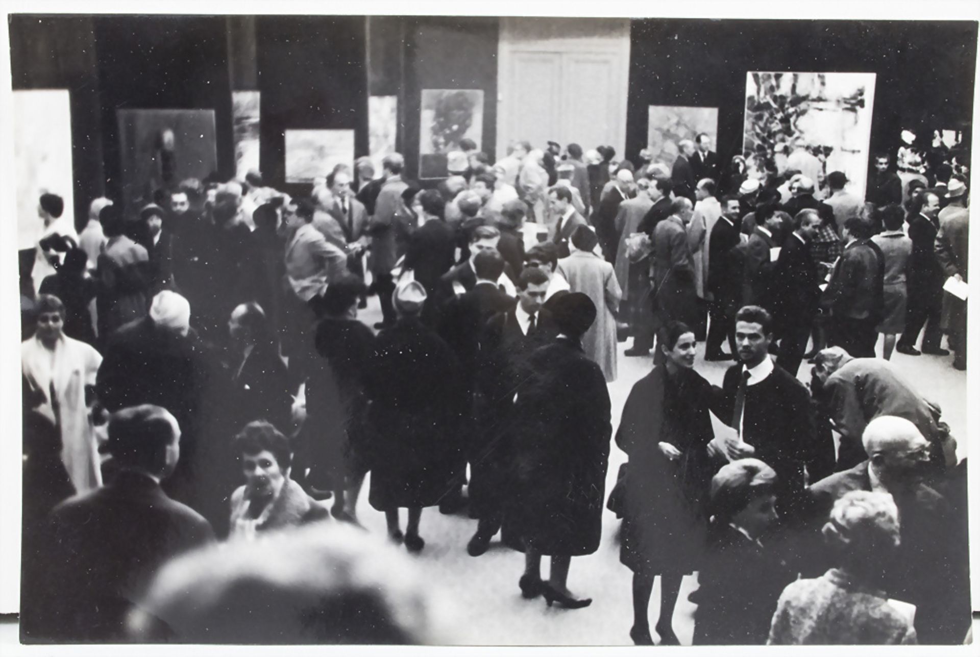 Jean Pierre Leloir (1931-2010), Fotografie 'Vernissage in Paris' / 'Opening exhibition in Paris'