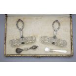 Paar Doppel-Salieren im Etui / A set two silver and glass double salt cellars in a box, Paris, ...