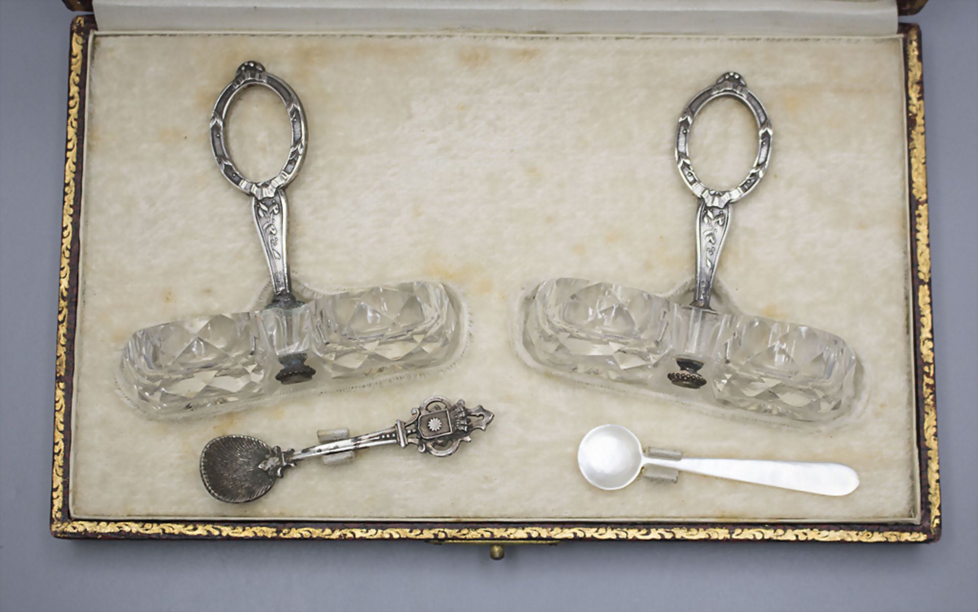 Paar Doppel-Salieren im Etui / A set two silver and glass double salt cellars in a box, Paris, ...