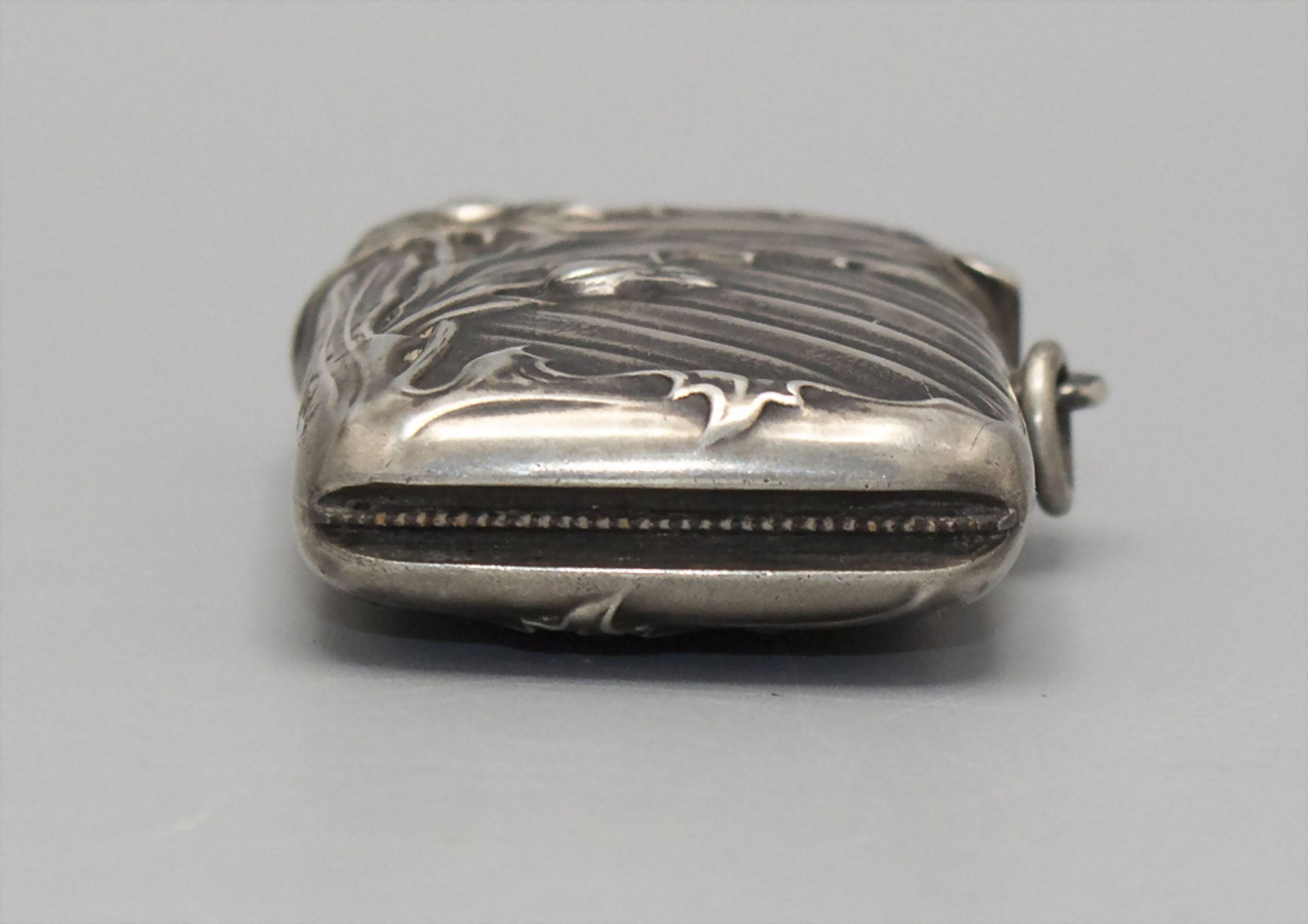 Jugendstil Streichholzetui mit Löwenzahn / An Art Nouveau silver match holder with dandilions, ... - Image 3 of 3