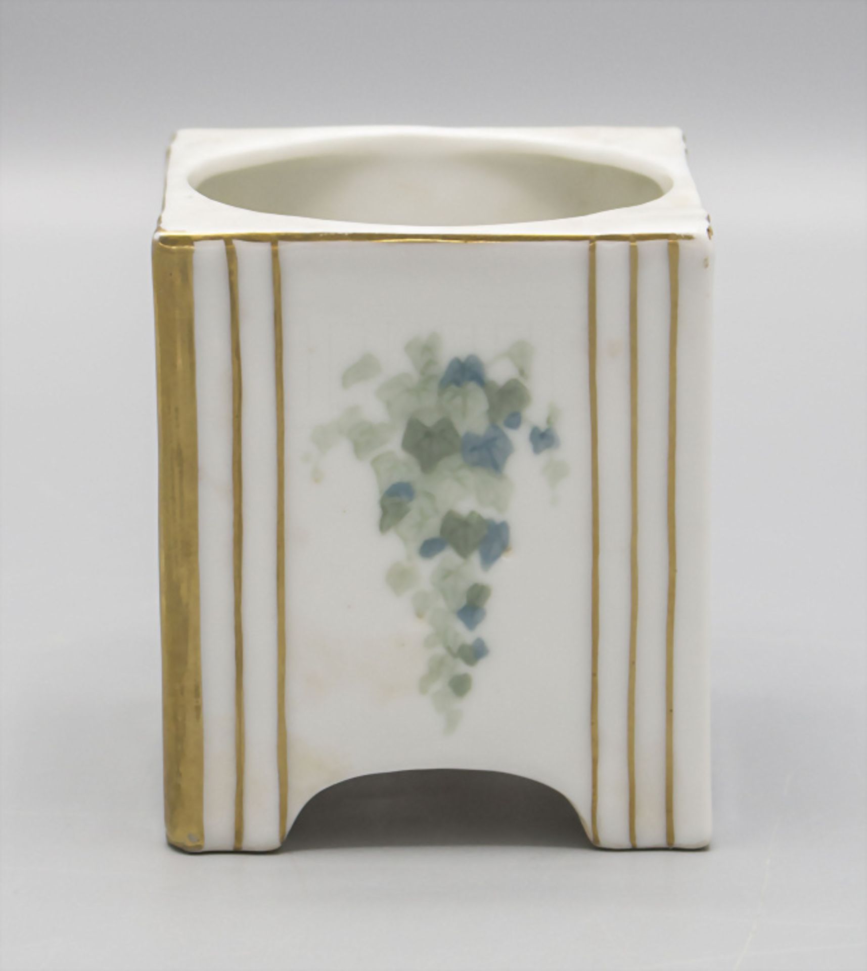 Blumenübertopf / Cachepot / A porcelain flowerpot, Karl Ens, Volkstedt, um 1900 - Bild 2 aus 5