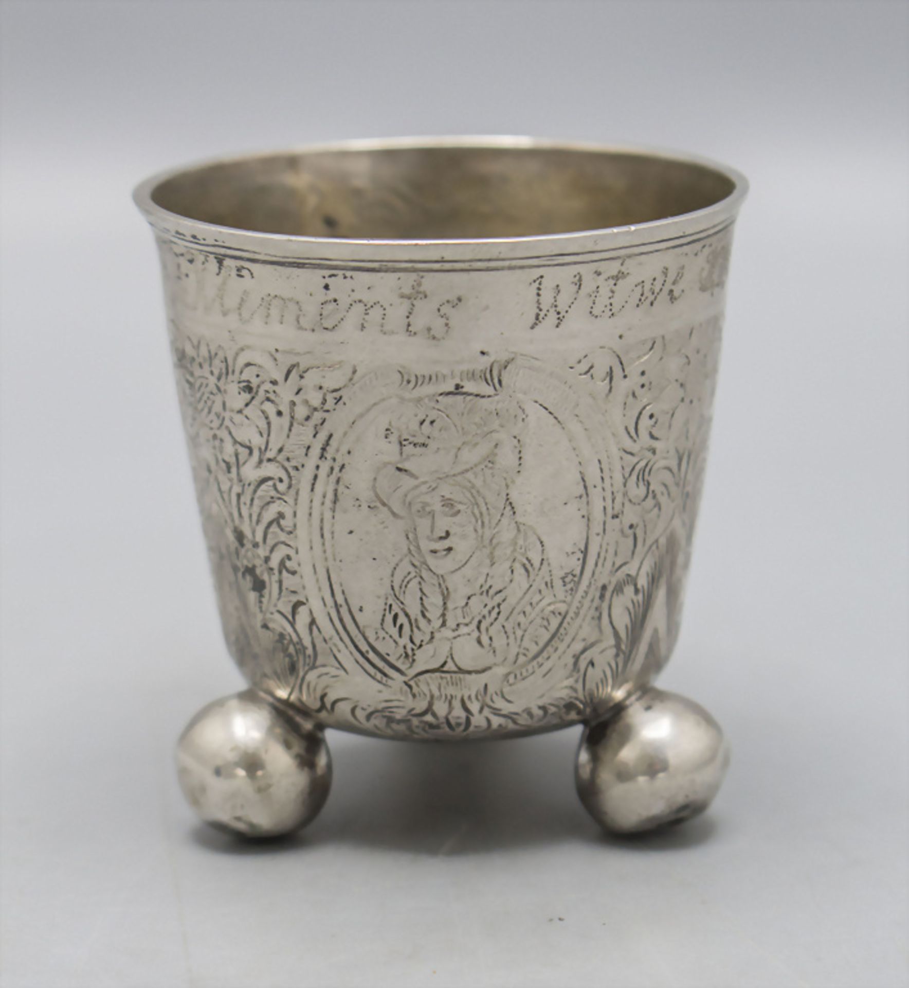 Kugelfußbecher / A silver beaker on ball feet, norddeutsch oder Friesland, 18. Jh. - Image 3 of 11