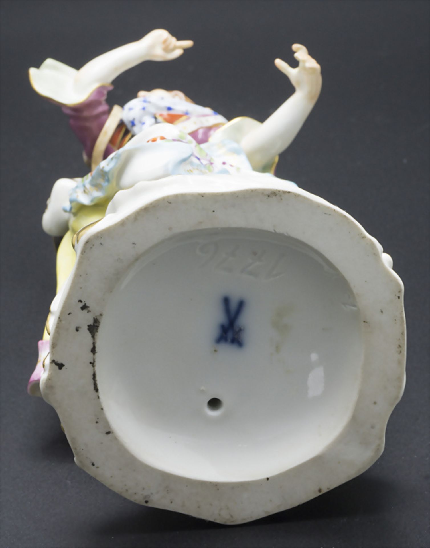 Schäferin mit Henkelkanne / Zierväschen / A figure of a shepherdess with a handled jug / ... - Image 5 of 6