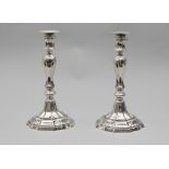 Paar Rokoko Silberleuchter / A pair of Rococo silver candlesticks, Mons, 1784