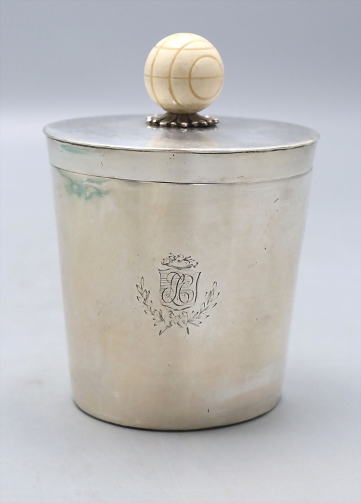 Deckeldose / A lidded silver box, Paris, 1785