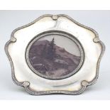 Fußschale mit Landschaft / A footed bowl with a glass landscape, Frankreich, um 1900