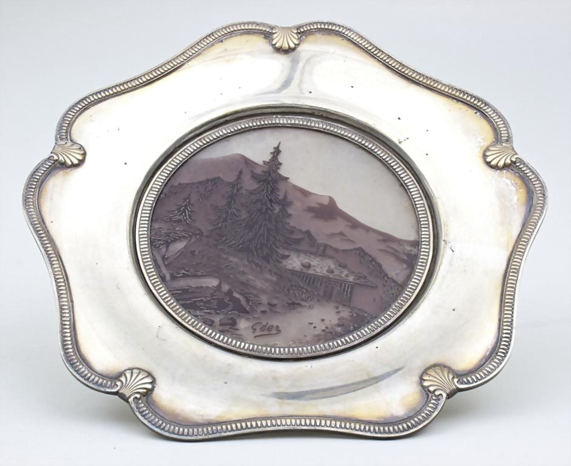 Fußschale mit Landschaft / A footed bowl with a glass landscape, Frankreich, um 1900