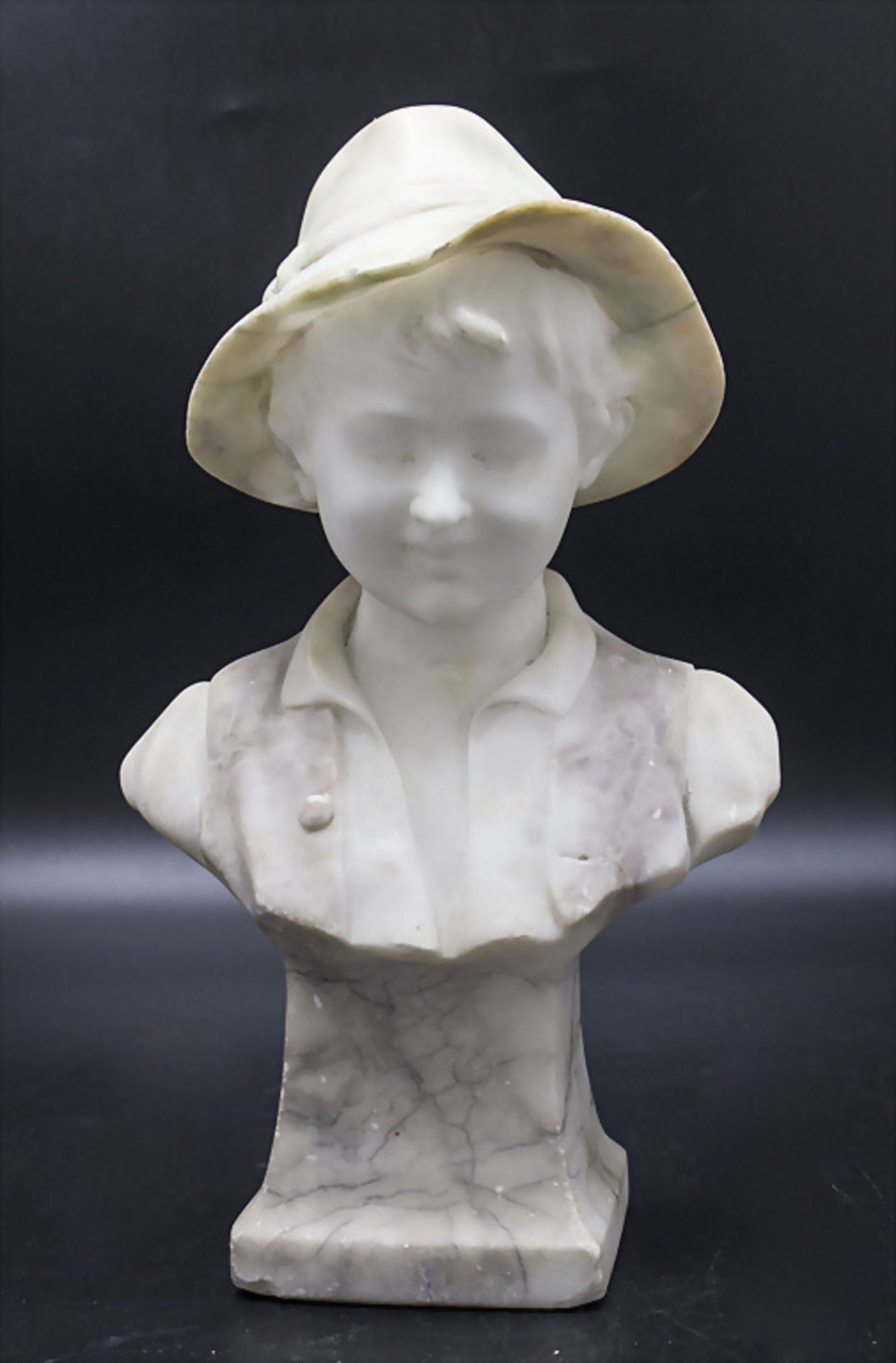 Marmorbüste eines Jungen / A marble bust of a boy, um 1920