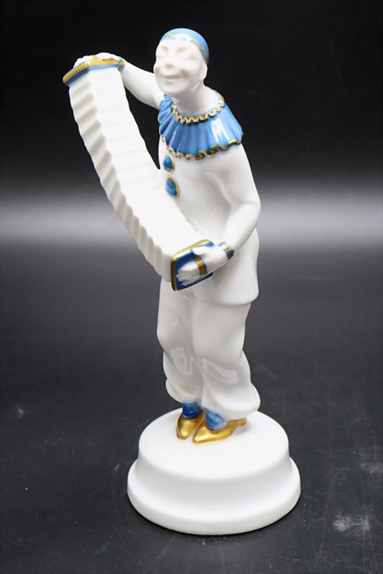 Jugendstil Musikclown 'Pierrot mit Harmonika' / An Art Nouveau pierrot with a harmonica, ... - Image 4 of 5