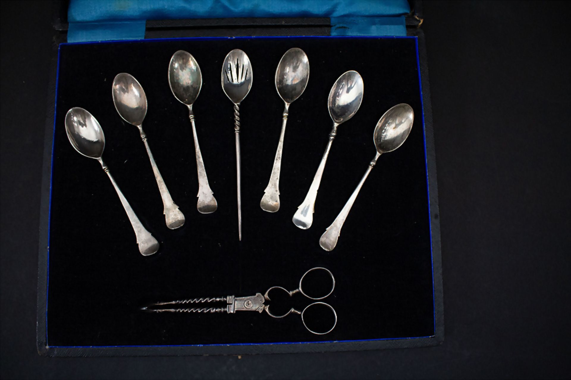 8-teiliges Set mit Rattenschwanzlöffeln im Etui / A 8-piece set with rat tail spoons in a box, ... - Image 2 of 5