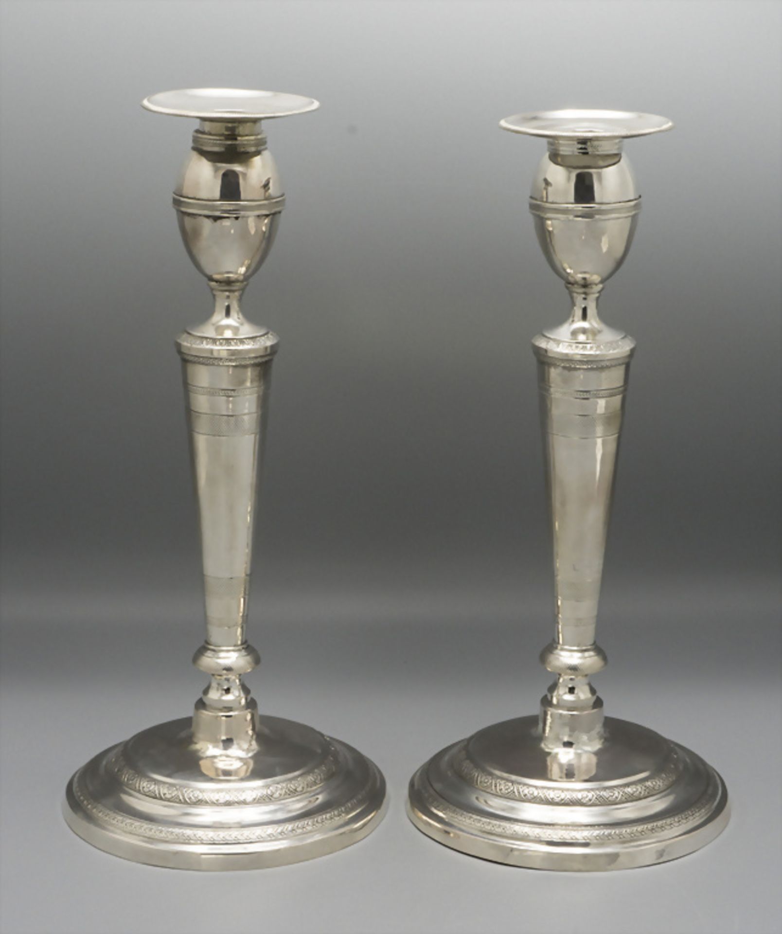 Paar Empire Kerzenleuchter / Paire de bougeoirs en argent massif, Turin / Torino, um 1809 - Image 2 of 10