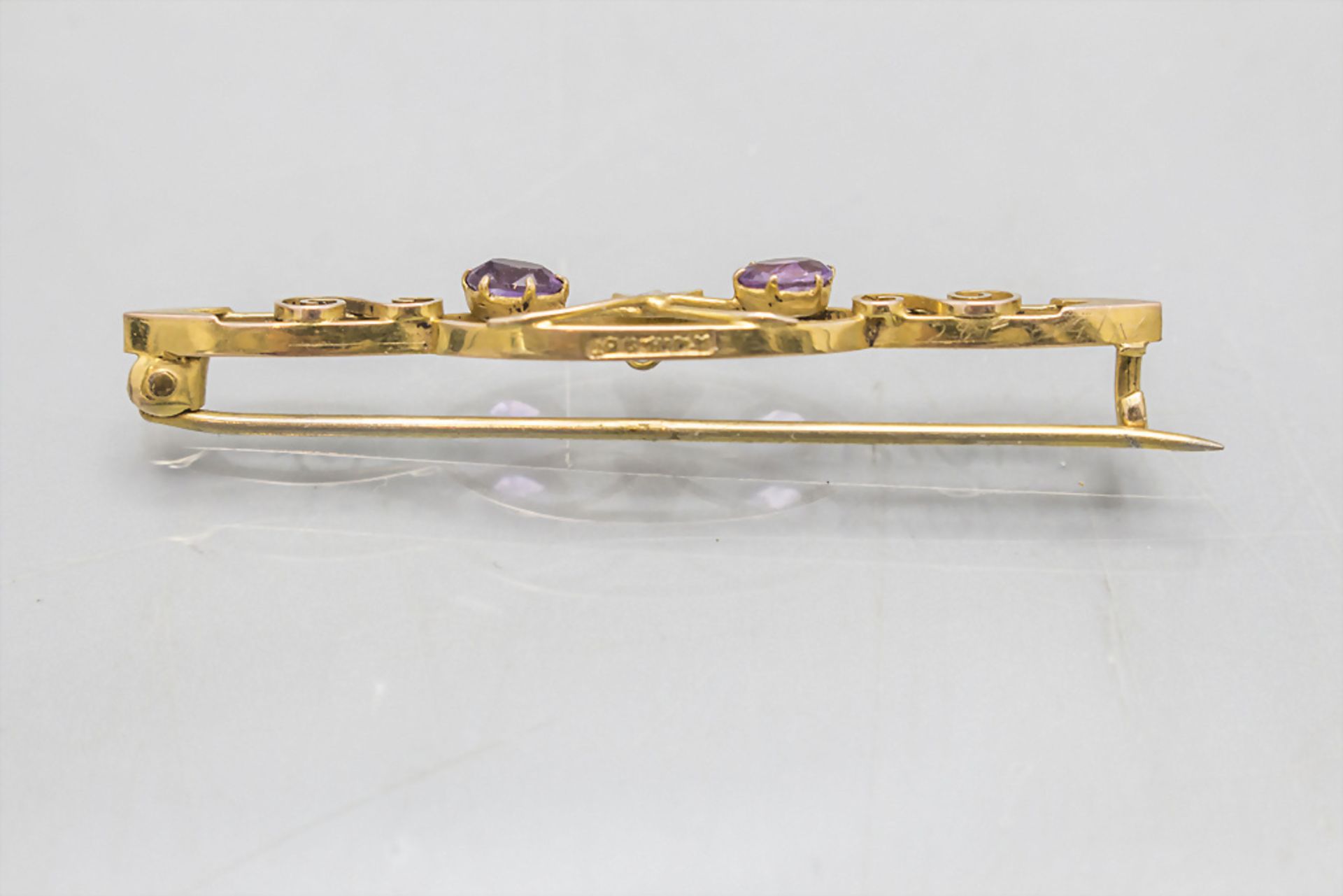 Jugendstil Brosche mit Amethyst / A 9 ct gold Art Nouveau brooch, England, um 1900 - Image 3 of 3