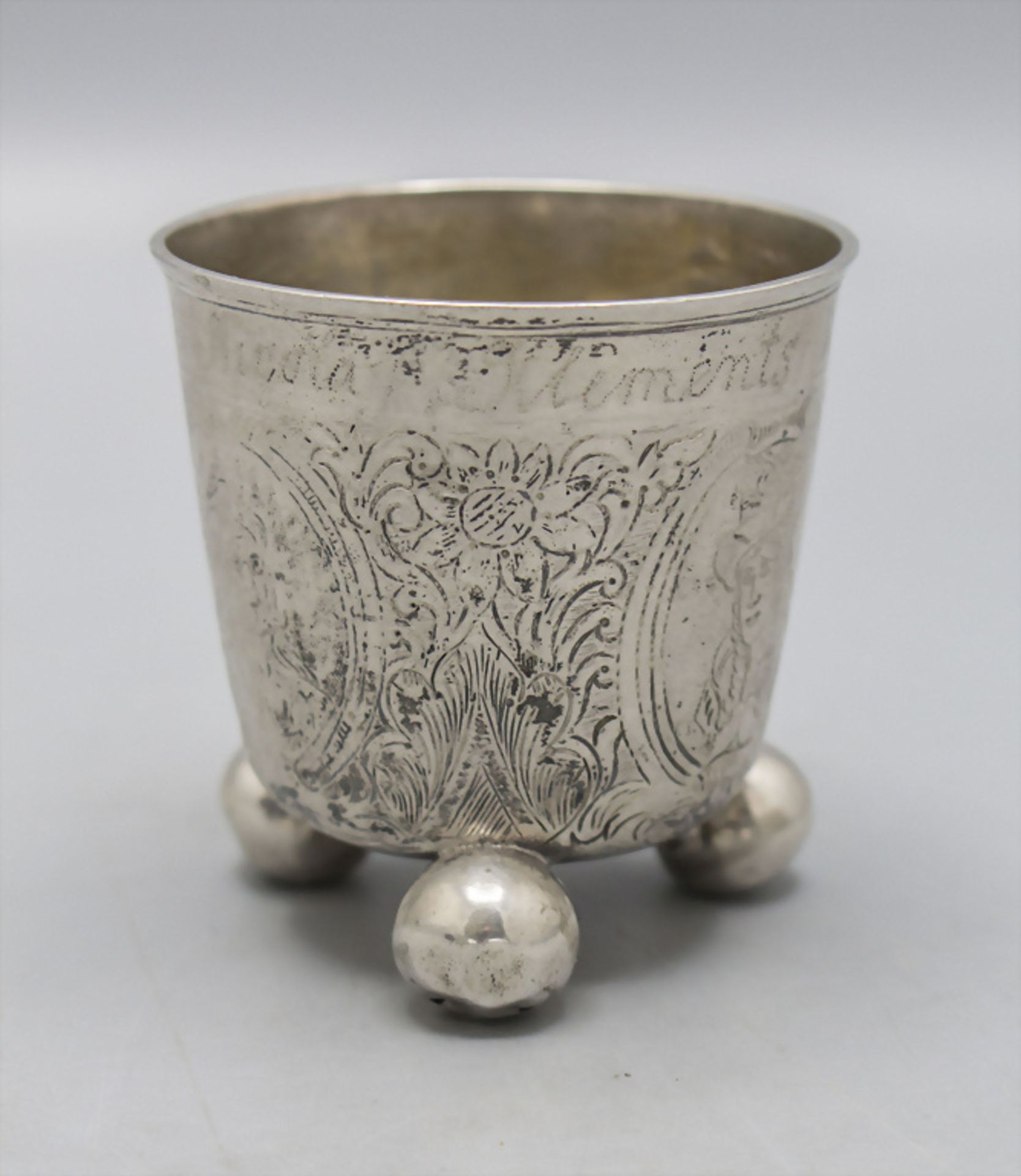 Kugelfußbecher / A silver beaker on ball feet, norddeutsch oder Friesland, 18. Jh. - Image 2 of 11