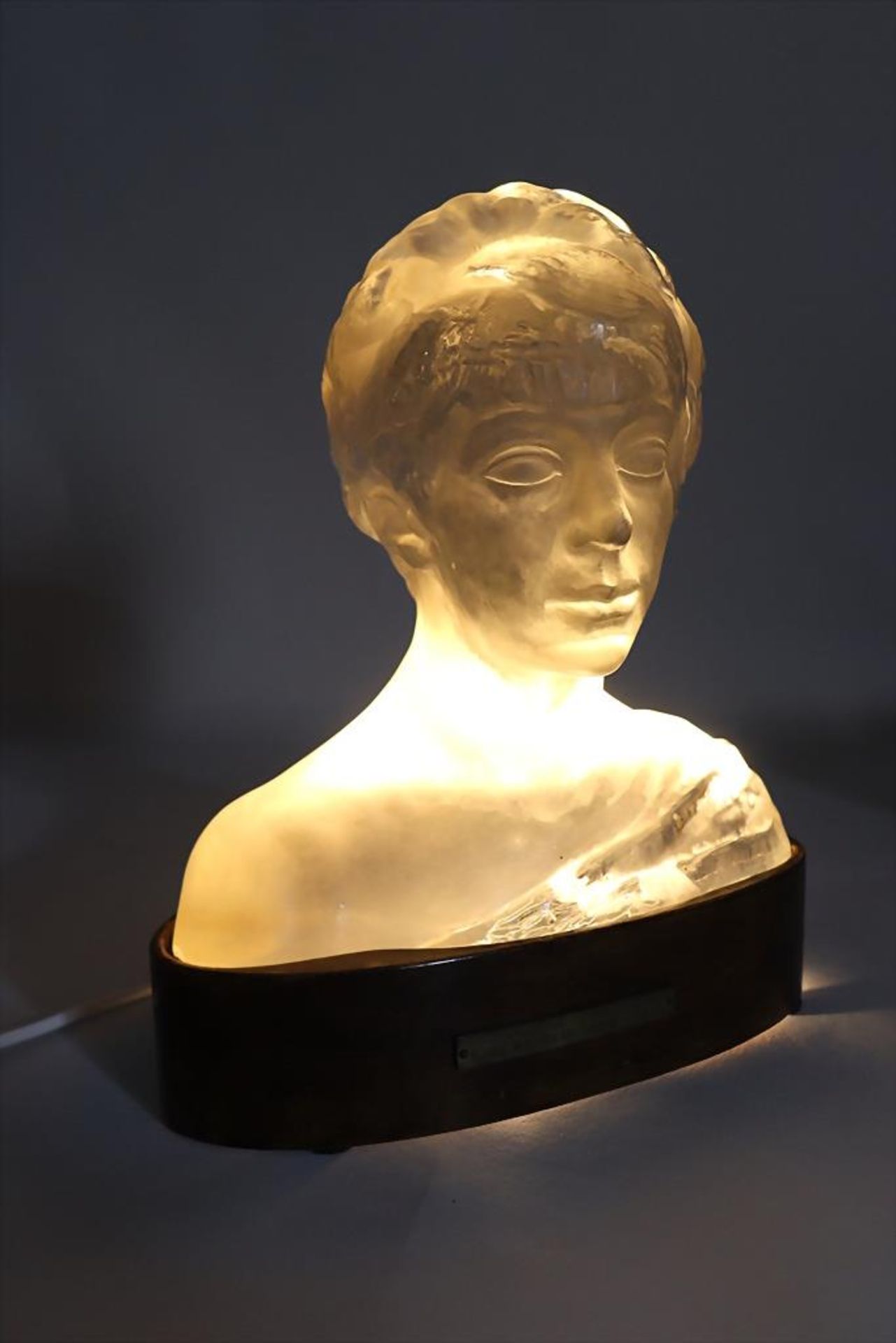 Art Déco Frauenbüste / An Art Deco bust of a woman, Géza Szentesy Hiesz (1896 Budapest-1978 ... - Image 2 of 11