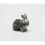 Miniatur Steinfigur 'Kaninchen' / A miniature carved stone rabbit, China, 20. Jh,