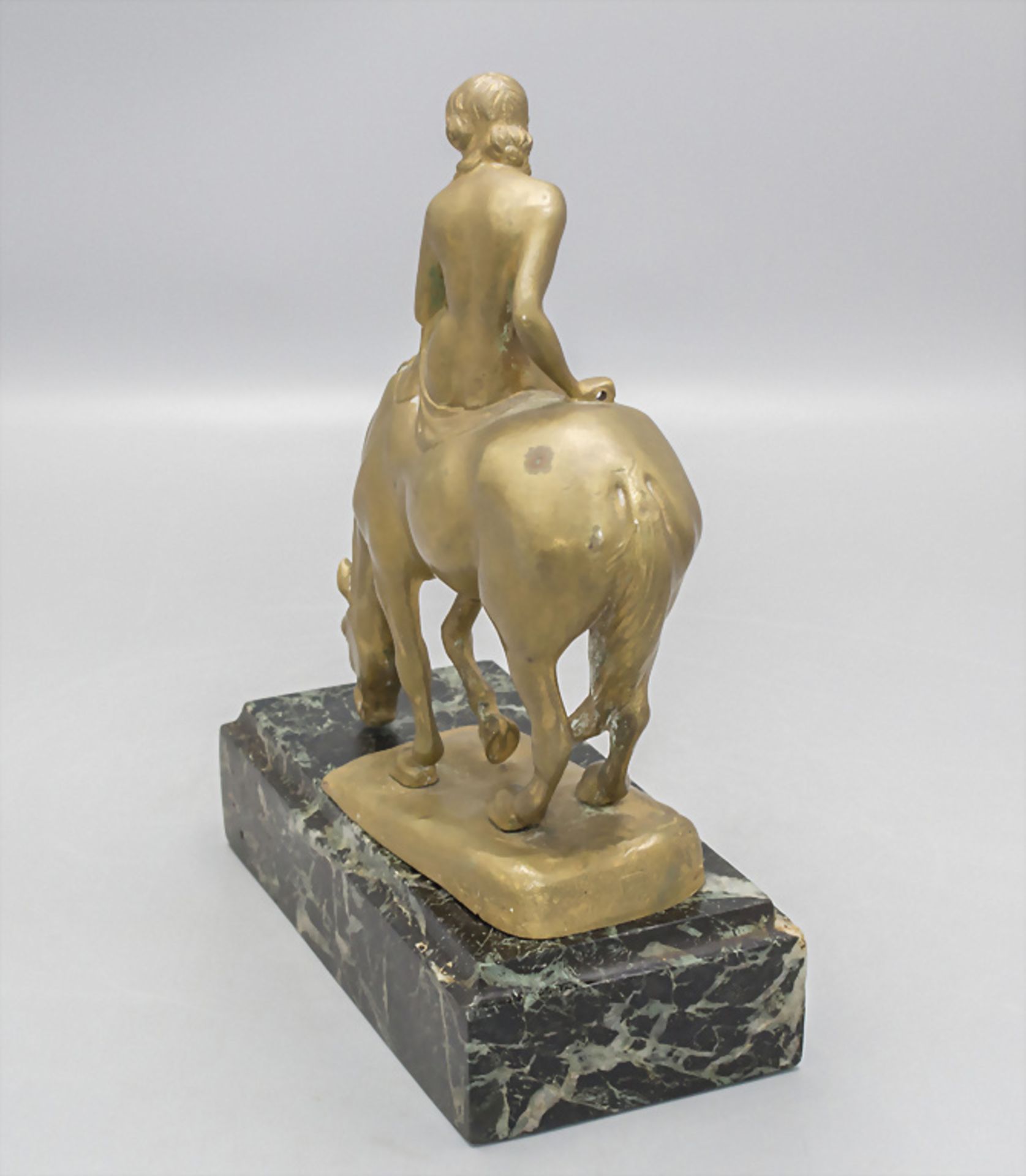 Jugendstil Bronze Skulptur 'Frauenakt auf grasendem Pferd' / An Art Nouveau bronze sculpture ... - Bild 3 aus 5