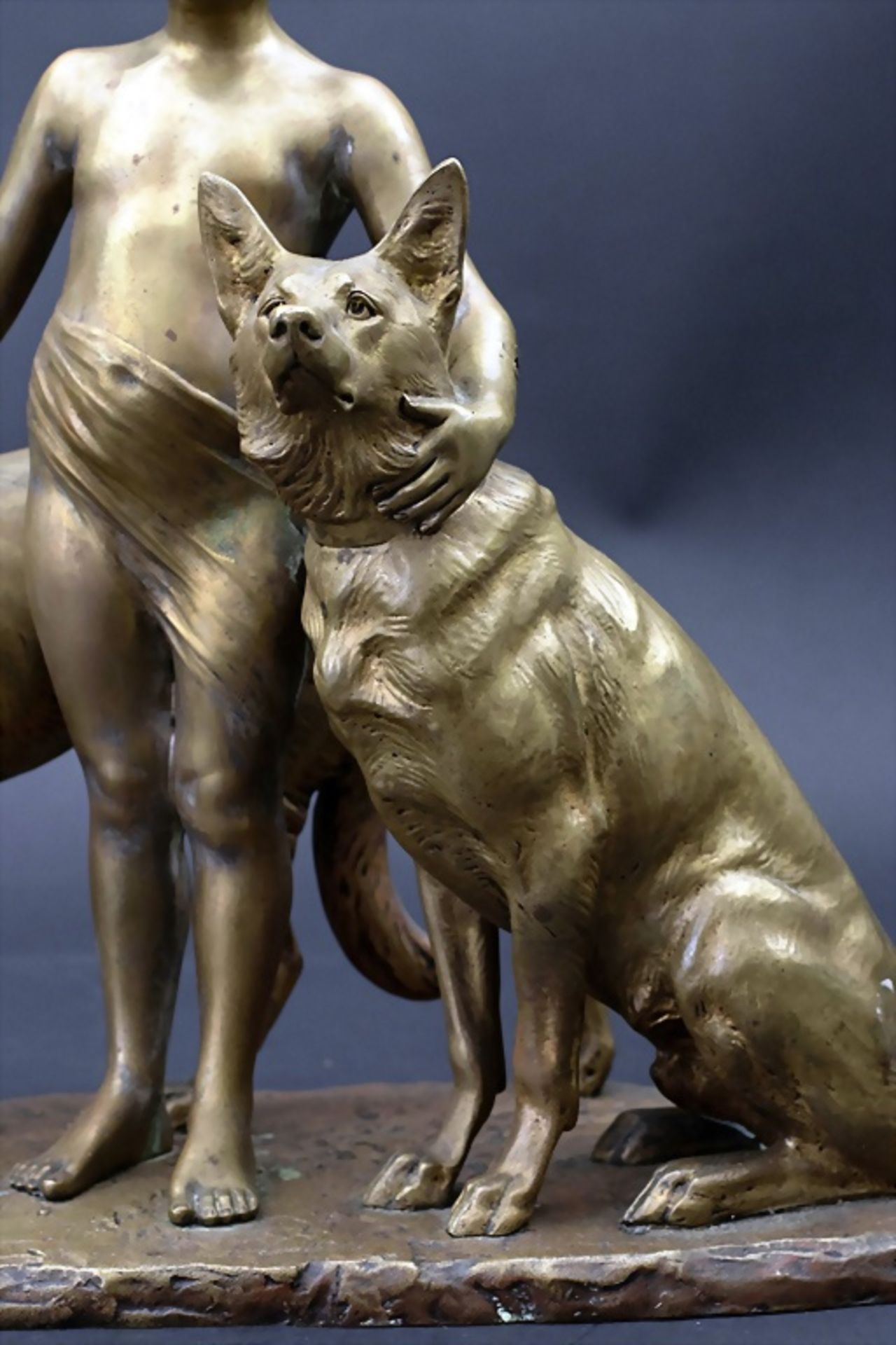 Louis RICHÉ (1877-1949), Bronzeplastik 'Mädchen mit zwei Hunden' / A bronze sculpture 'Girl ... - Bild 3 aus 9