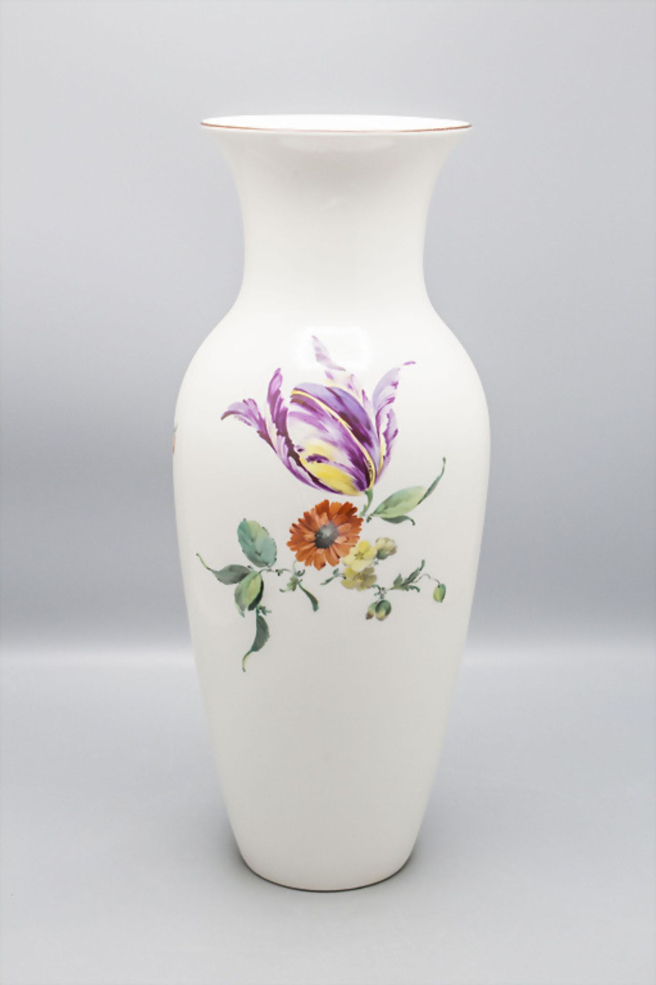 Vase mit Blumen / A vase with flowers, KPM Berlin, 2. Hälfte 20. Jh.
