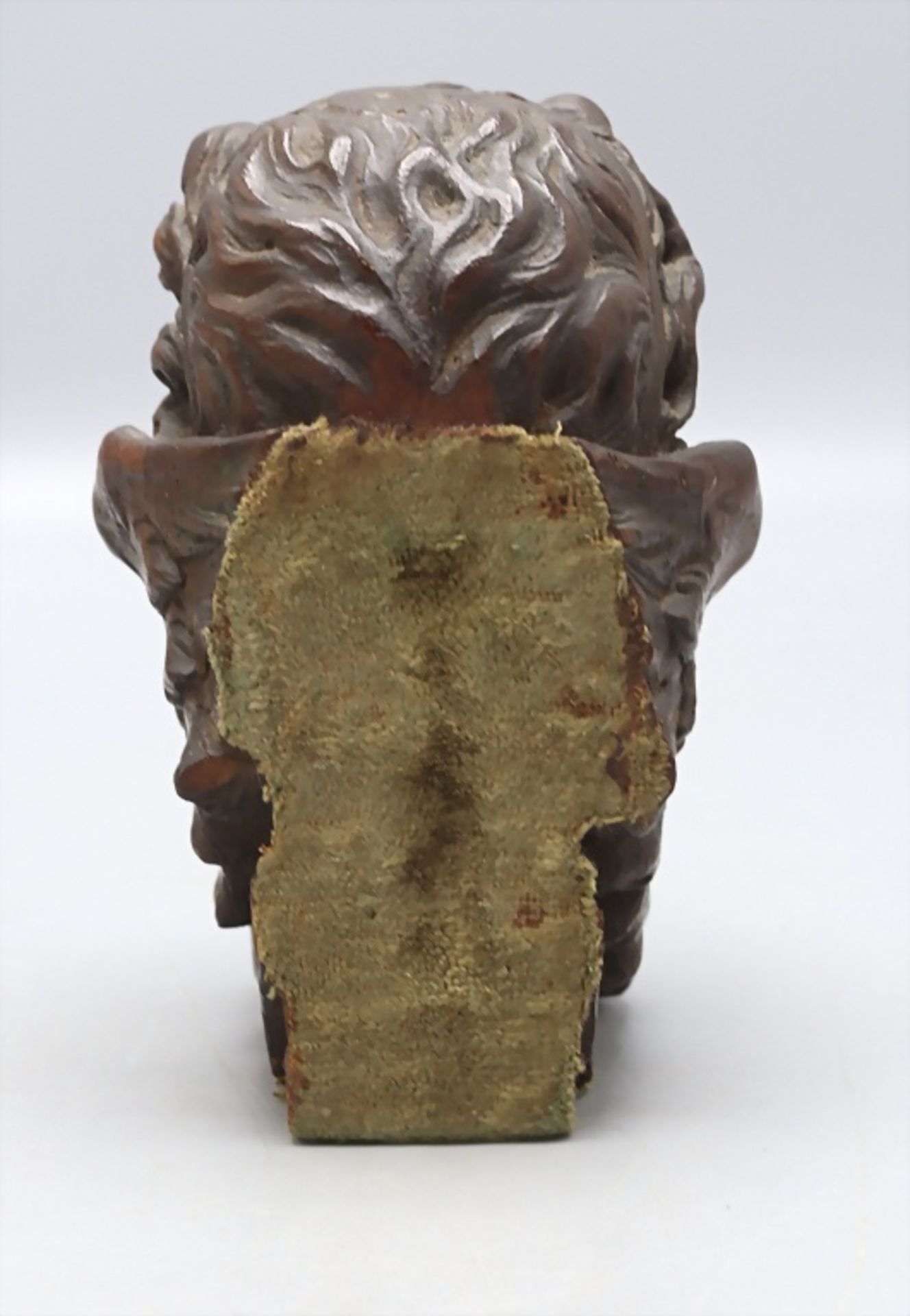 Holz Applike 'Geflügelter Engelskopf' / A wooden head of a winged cherub, 18. Jh. oder älter - Bild 3 aus 5