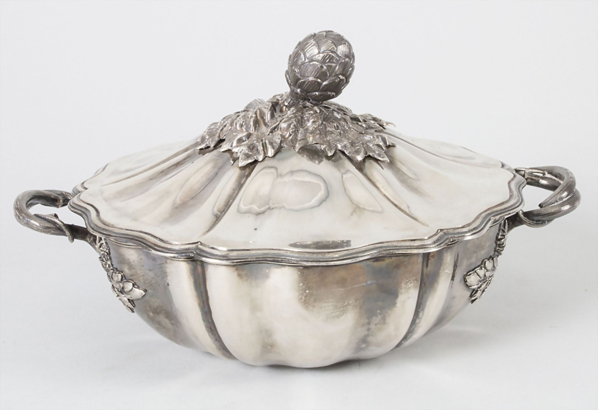 Deckelterrine / A covered silver tureen / Un légumier en argent, Paillard Freres, Paris, 1868-1888