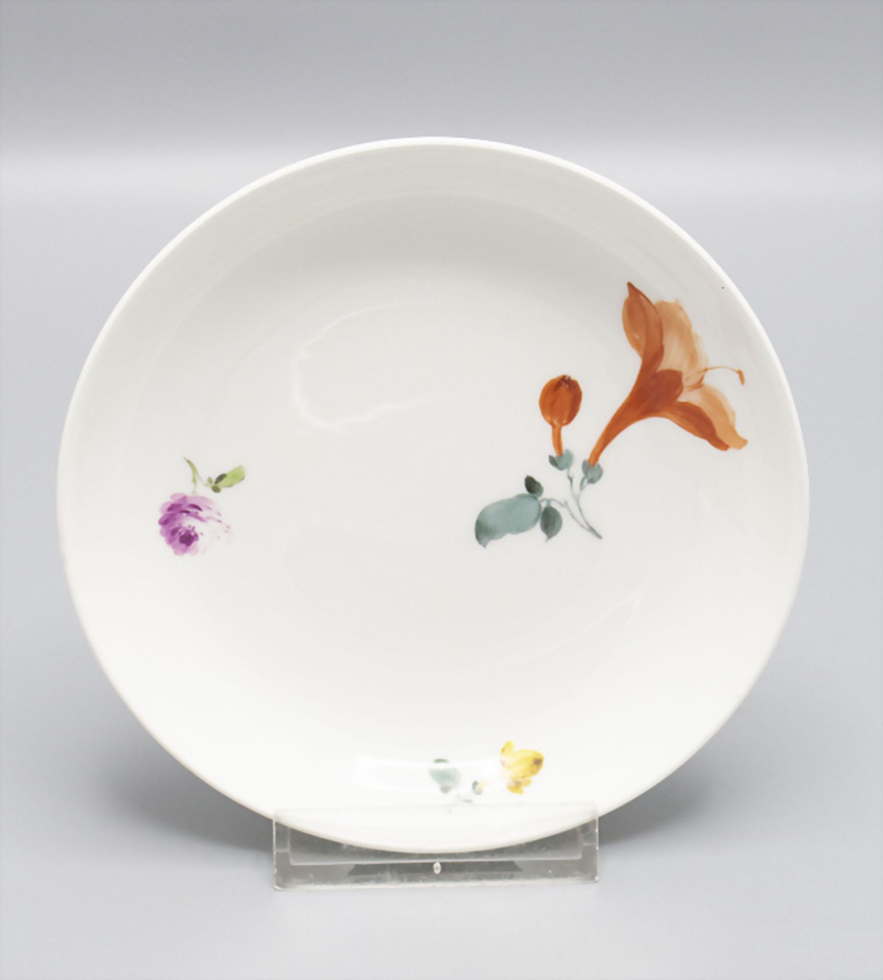 4 Unterschalen mit Blumenmalerei / 4 small dishes with different flowers, Meissen, Punktzeit, ... - Image 4 of 6