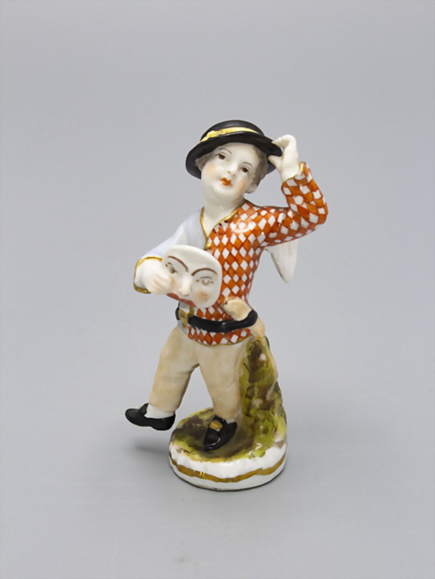 Putto mit Maske als Komödiant aus der Comedia dell'Arte / A cherub as comedian with a mask, ...