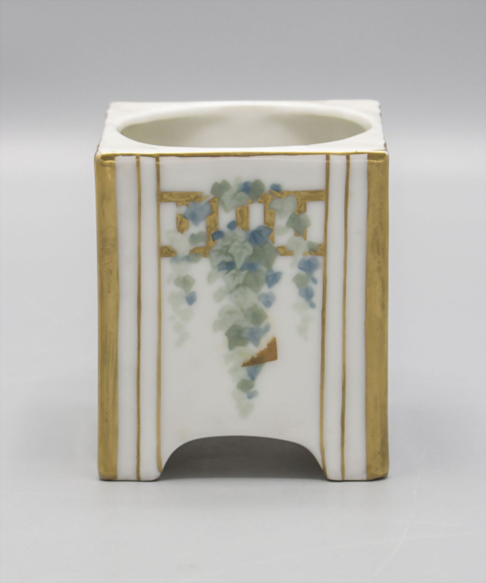 Blumenübertopf / Cachepot / A porcelain flowerpot, Karl Ens, Volkstedt, um 1900