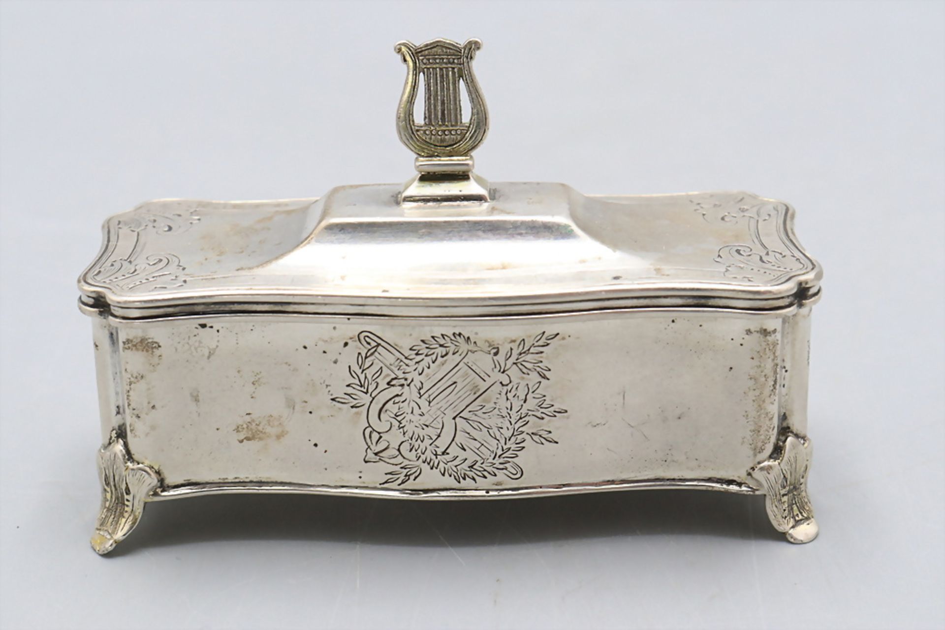 Streichholzetui in Form einer Deckeldose / A silver match box / vesta case, Eduard ...