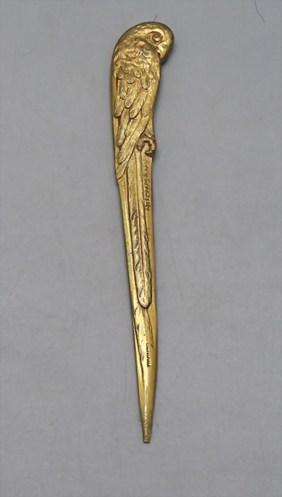 Bronze Jugendstil Brieföffner mit Ara / An Art Nouveau bronze letter opener with a parrot, ...