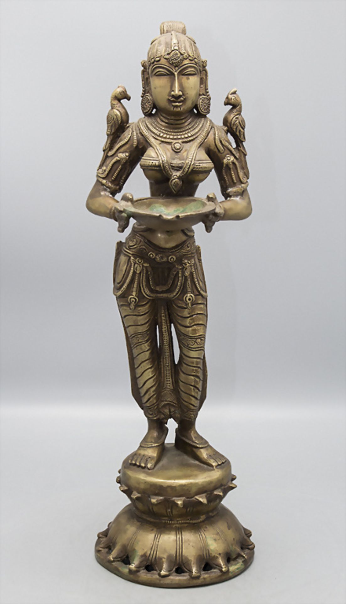 Bronzeskulptur der Göttin Deepa Lakshmi / A bronze sculpture of the goddess Deepa Lakshmi