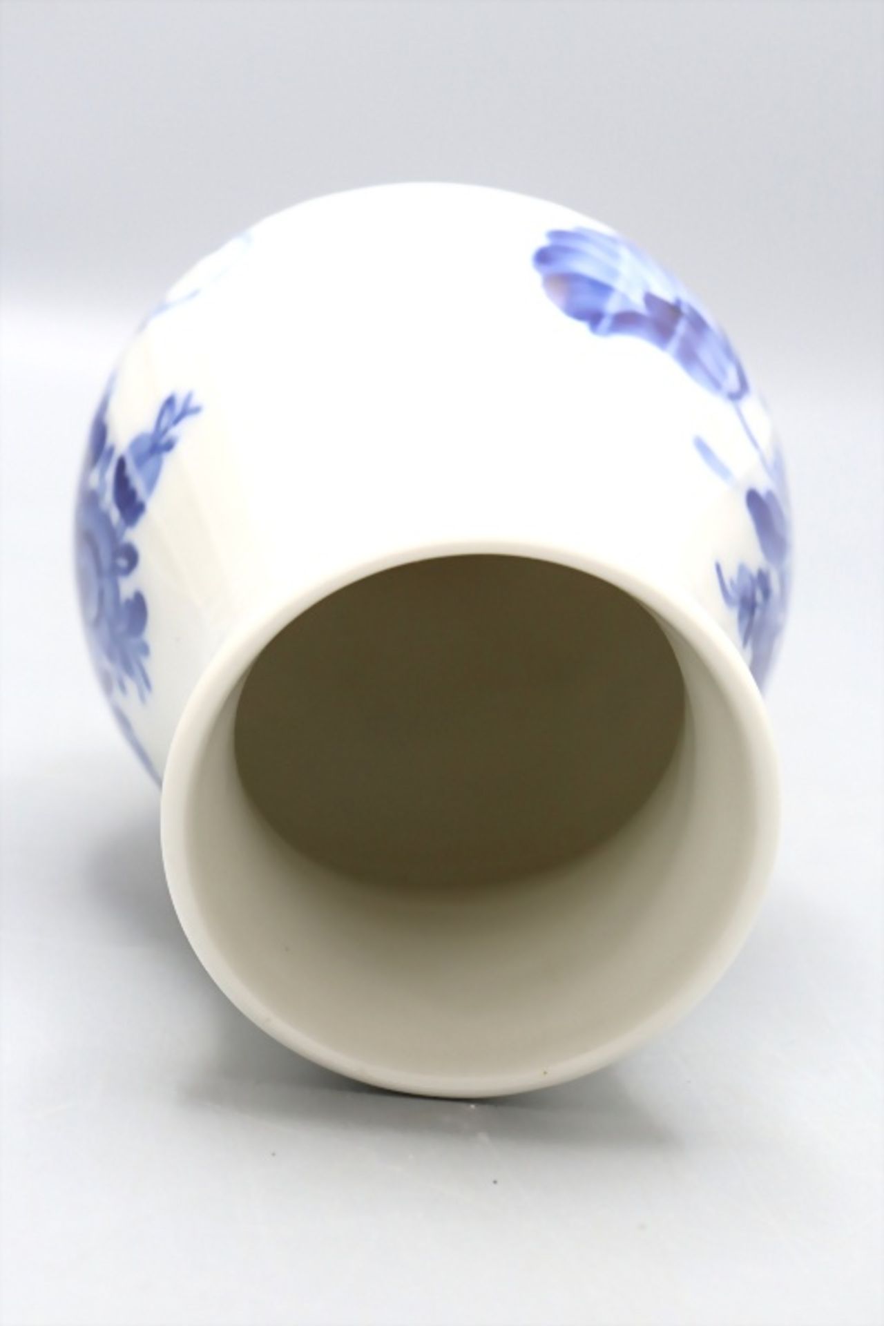 Vase 'Blaue Blume' / A vase with blue flower, Royal Copenhagen, 1969-1974 - Bild 3 aus 5