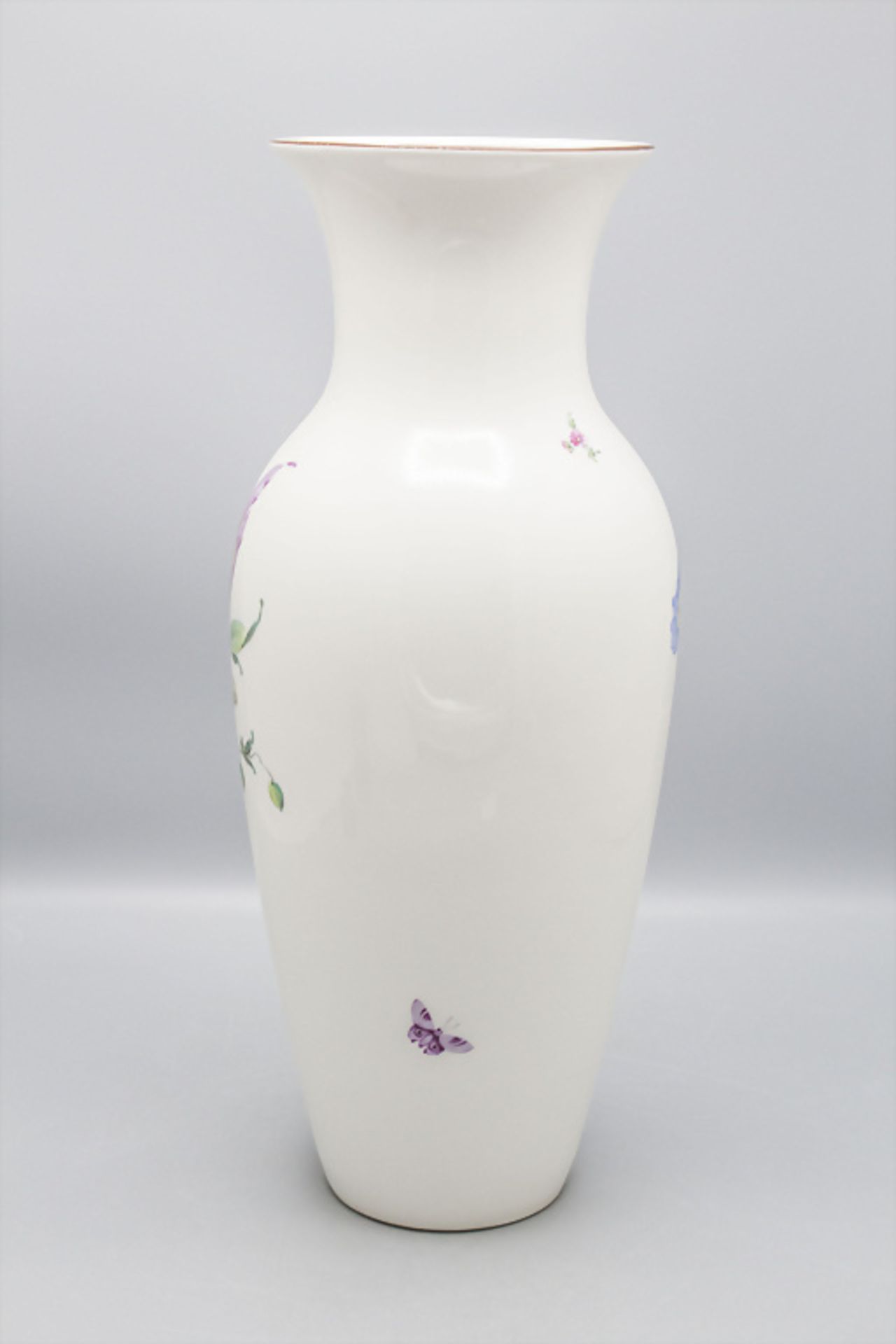 Vase mit Blumen / A vase with flowers, KPM Berlin, 2. Hälfte 20. Jh. - Bild 2 aus 5