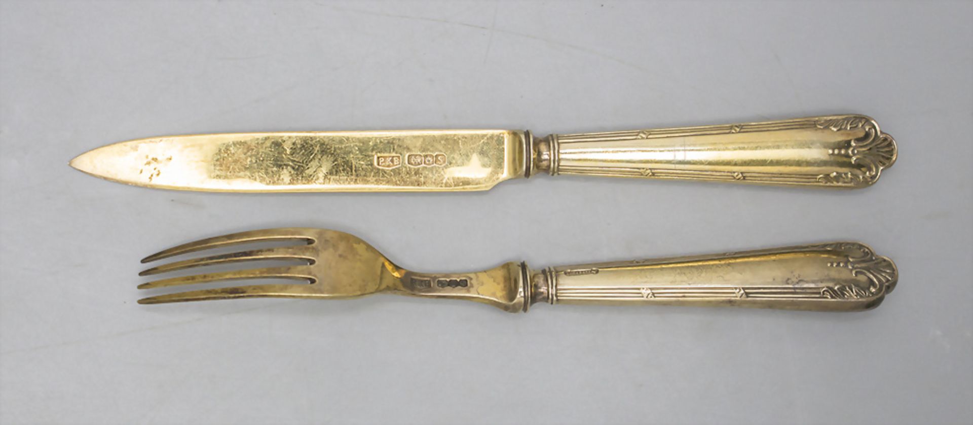 Messer und Gabel / A gilded silver fork and knife, Roberts & Belk Ltd., Sheffield, 1935 - Image 2 of 4