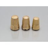 3 Gold Fingerhüte / Three 18 ct gold thimbles, Frankreich, 19.-20. Jh.