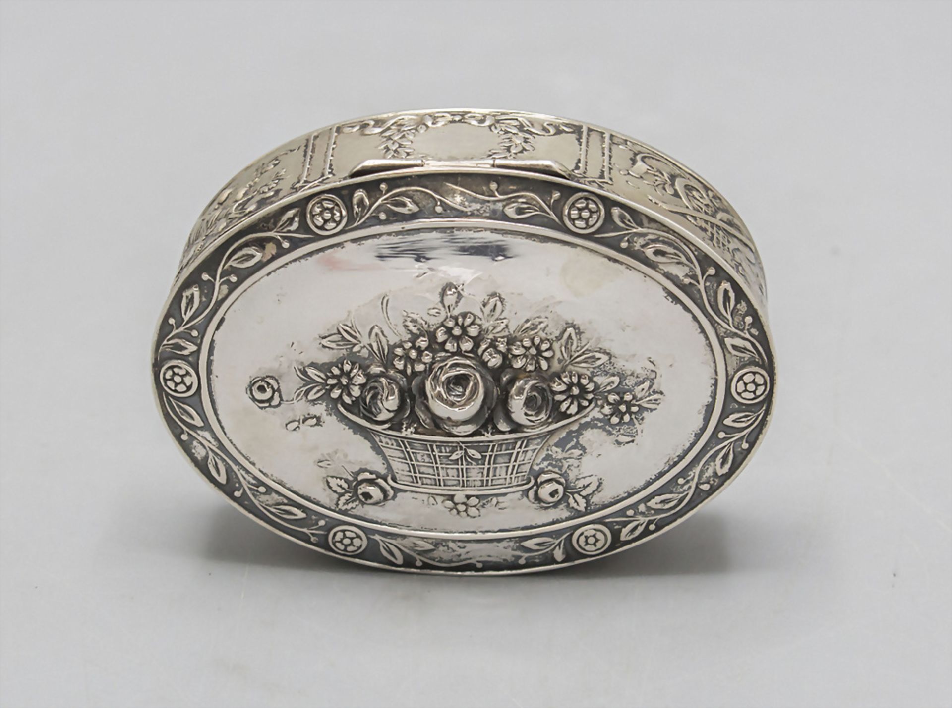 Tabatiere / A silver snuff box, Johann Kurz & Co., Hanau, um 1880 - Image 2 of 6