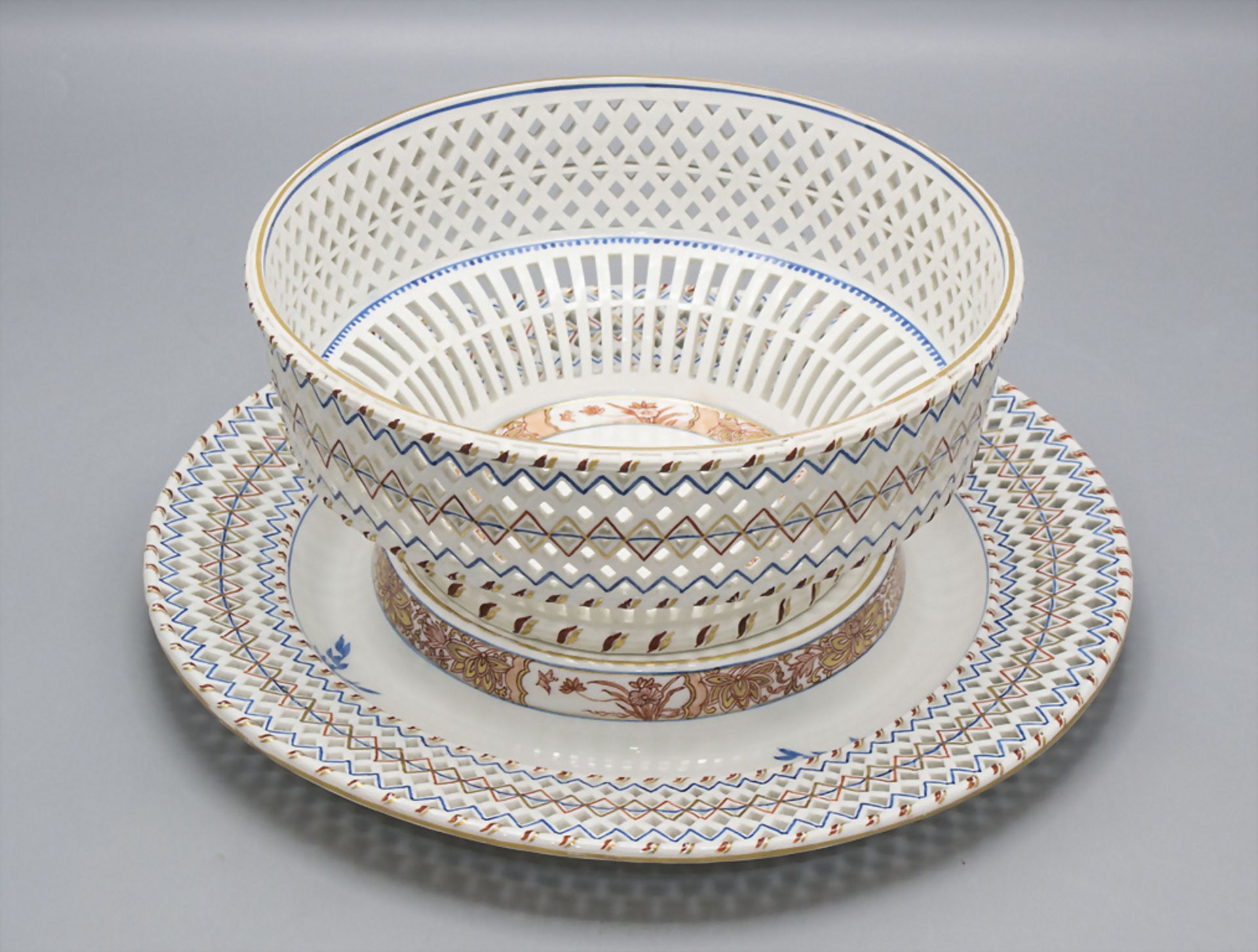 Filigrane Obstschale auf Presentoir / A delicate fruit bowl and plate, Wien, 1800