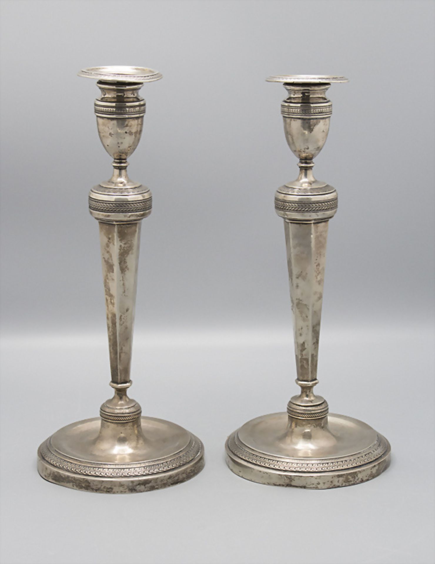 Paar Empire Kerzenleuchter / A pair of silver Empire candlesticks, Lüttich/Liège, um 1820