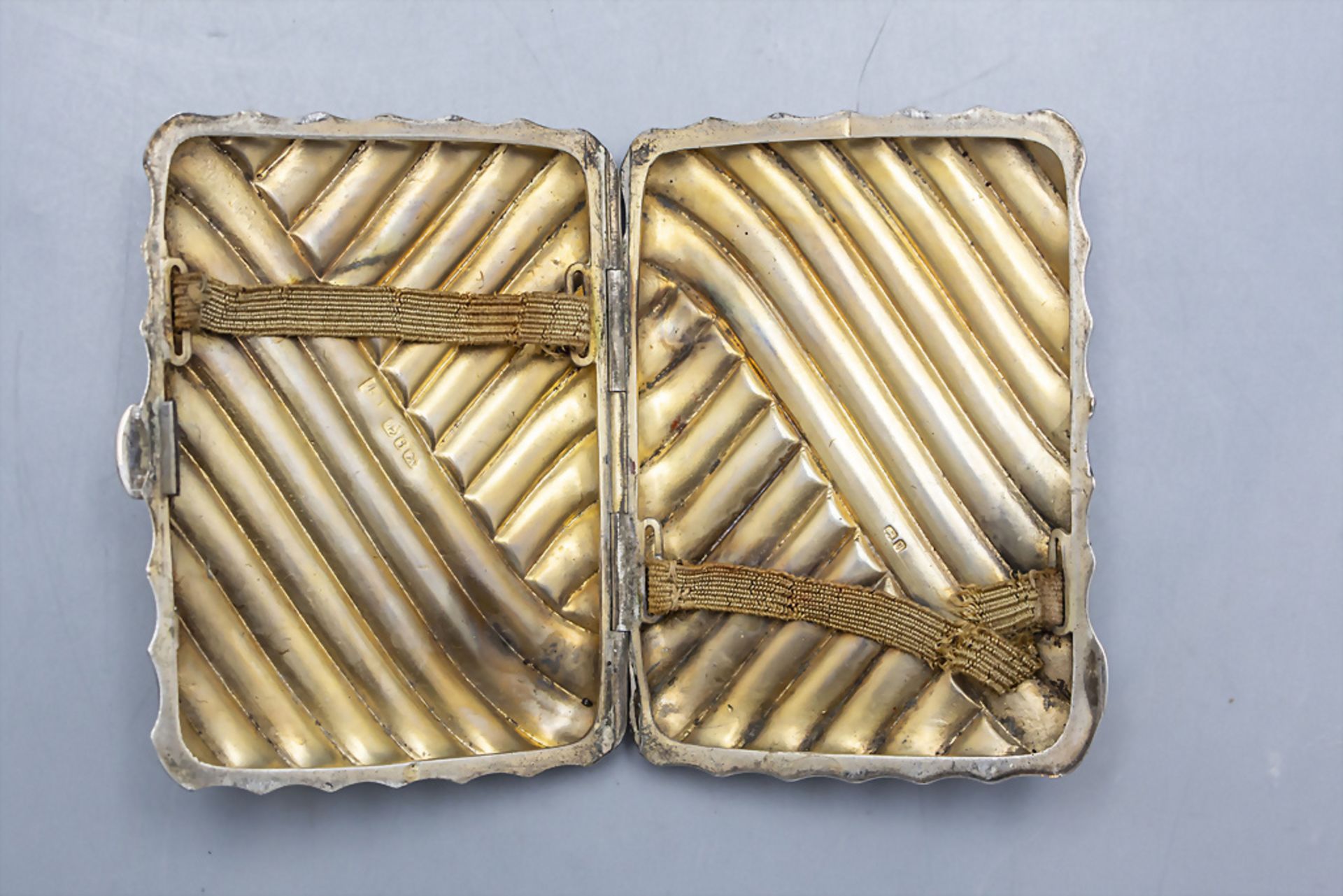 Zigarettenetui / A silver cigarette case, wohl Thomas Hayes, Birmingham, 1890 - Bild 3 aus 5