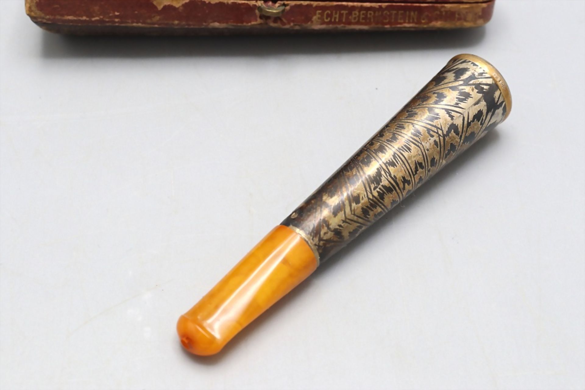 Zigarettenspitze / An amber cigarette holder - Bild 2 aus 4