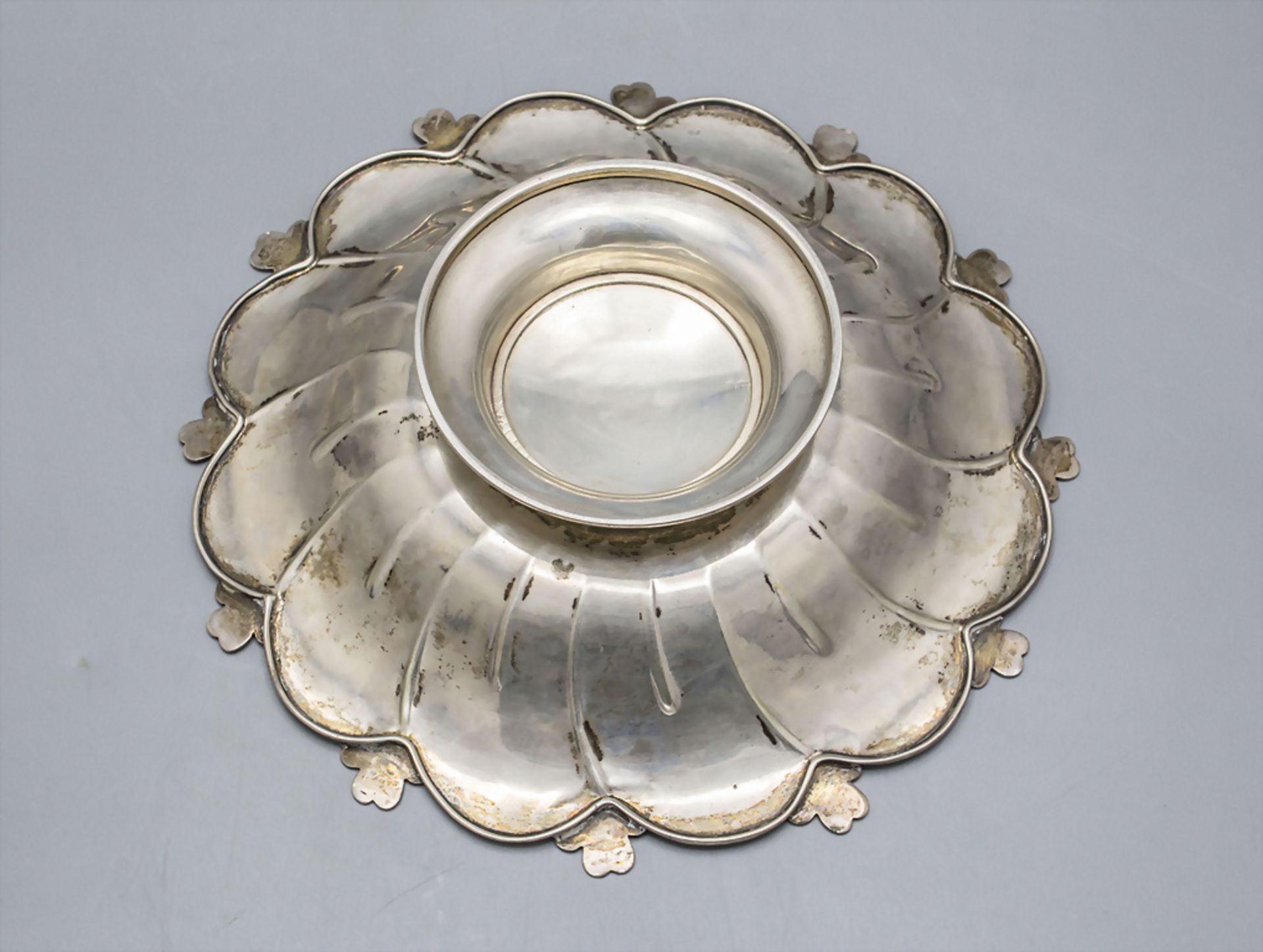 Jugendstil Anbietschale mit Kleeblättern / An Art Nouveau silver footed bowl with shamrocks, ... - Image 3 of 4