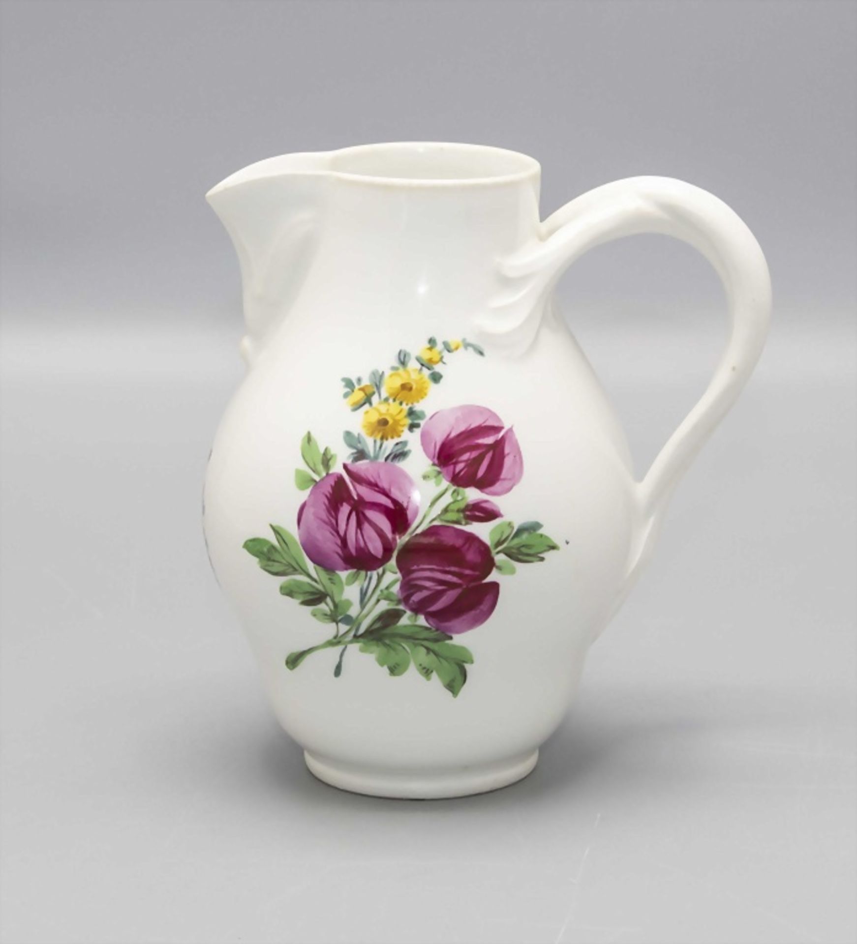 Milchkännchen mit Blumenbouquet / A milk jug with flower bouquet, Meissen, Marcolini-Periode, ...