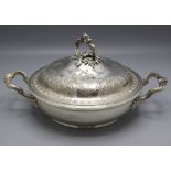 Deckelterrine / A covered silver tureen / Légumier en argent massif, Grognier-Armand, Lyon, um 1900