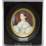 Miniatur Porträt einer jungen Frau am Fenster / A miniature portrait of a young woman near a ...