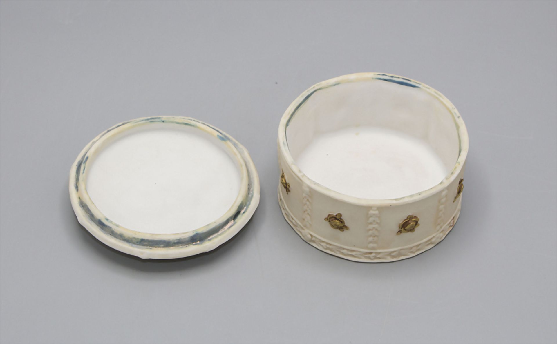 Deckeldose / A biscuit lidded box, E. & A. Müller, Schwarza-Saalbahn, um 1910 - Bild 2 aus 3