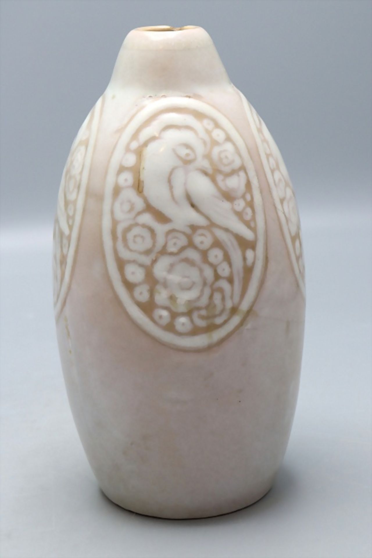 Kleine Vase mit Vogeldekor / A small vase with birds, Sèvres, 1927