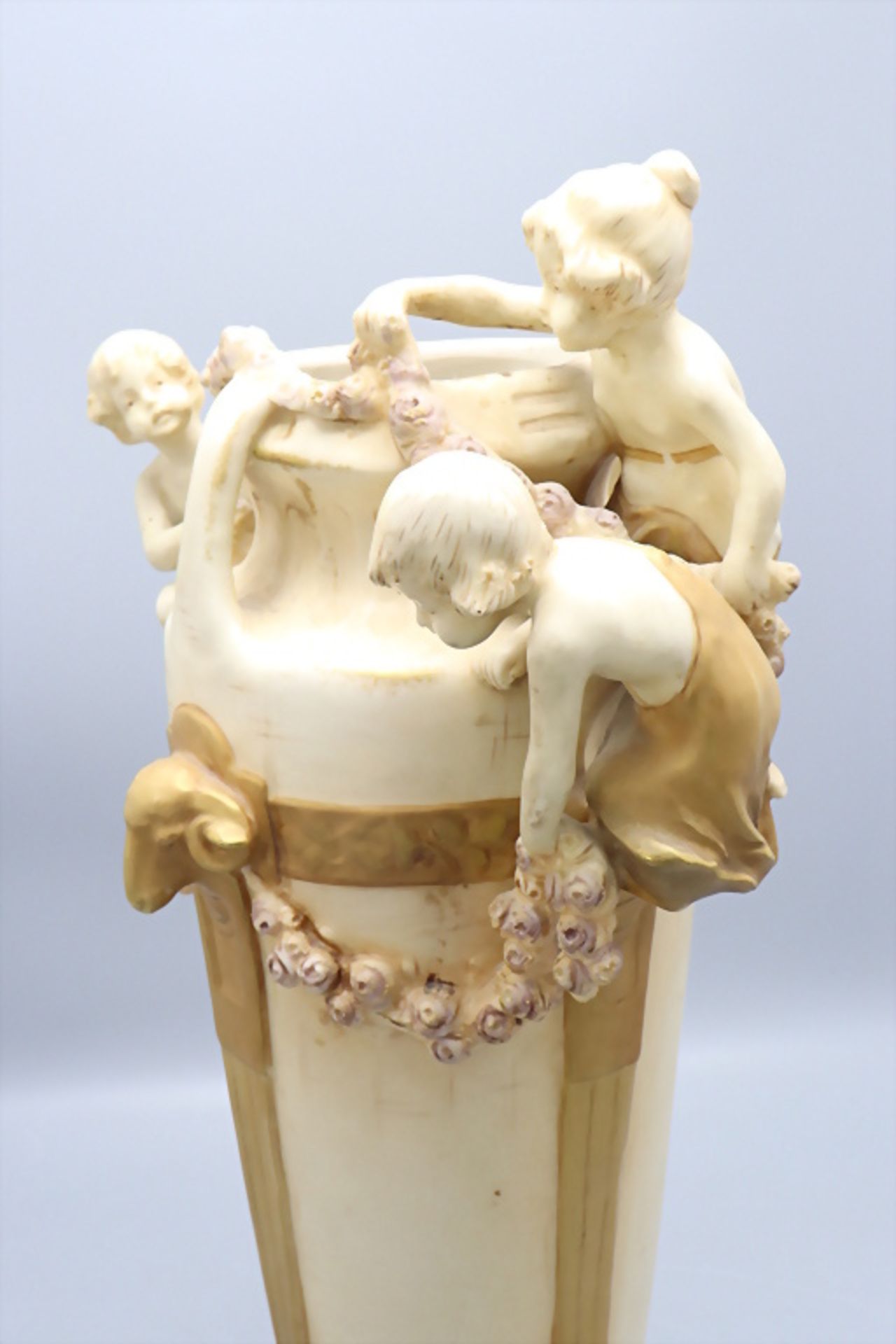 Figürliche Jugendstil Vase / A figural Art Nouveau vase, Royal Dux, Bohemia/Böhmen, um 1900 - Image 3 of 9