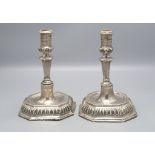 Paar Barock Kerzenleuchter / A pair of silver Baroque candlesticks, Zuanne Cottini, Venedig / ...