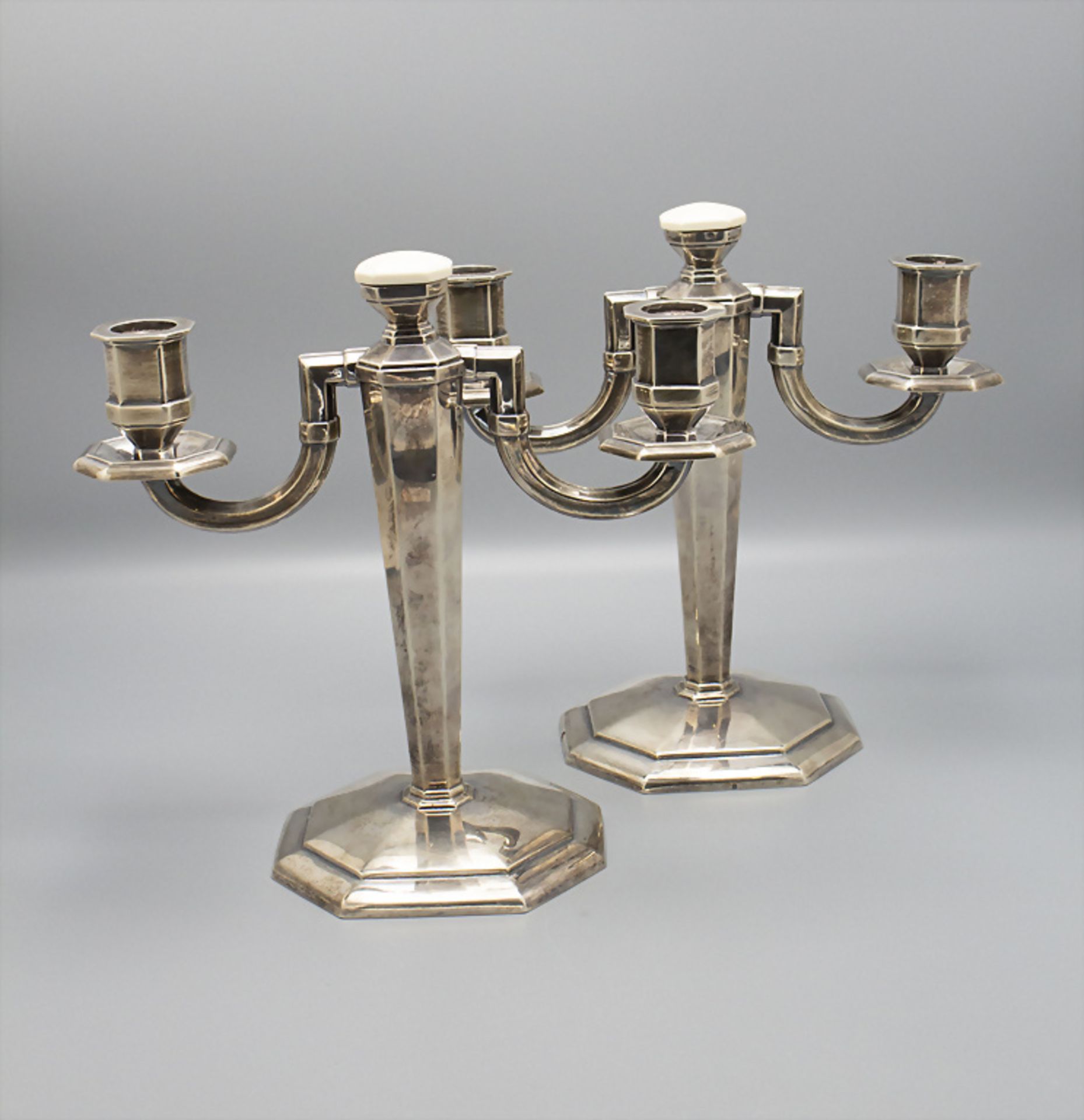 Paar Art Déco Silberleuchter / A pair of silver candlesticks, Frankreich, um 1925